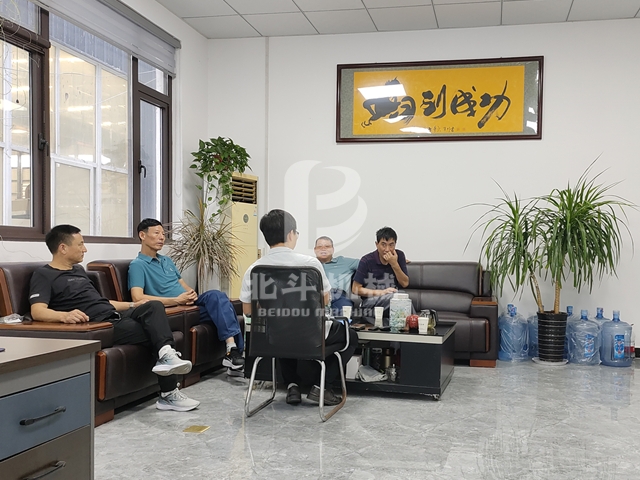 歡迎外地客戶來(lái)參觀我廠木材炭化設(shè)備