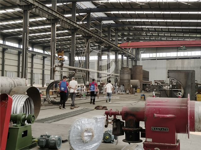 客戶參觀我廠生產(chǎn)車(chē)間,多種類型的炭化設(shè)備供選擇