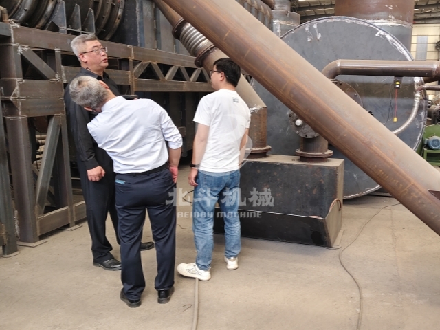 山東客戶來訪,連續(xù)式炭化設(shè)備獲高度評價