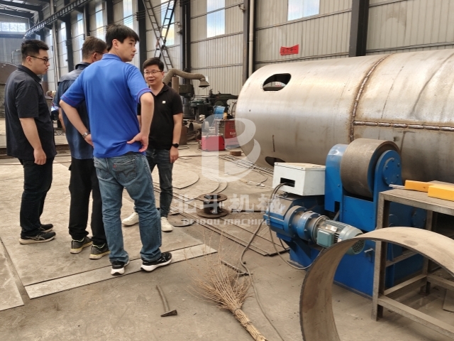 高溫難擋合作熱,客戶實(shí)地考察炭化設(shè)備