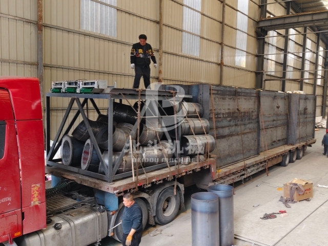 滿滿一車!炭化設備生產線配件裝載中